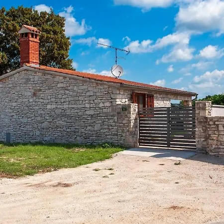 아파트 Charming House Nino With A Fenced Yard *