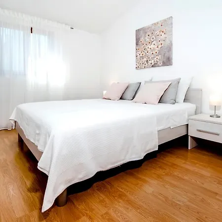 Apartment Charming House Nino With A Fenced Yard