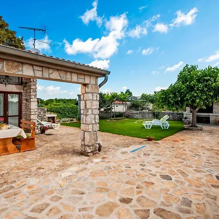 아파트 Charming House Nino With A Fenced Yard *