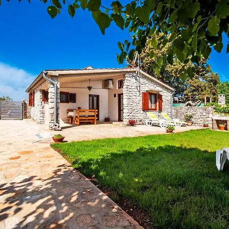 Apartment Charming House Nino With A Fenced Yard Krmed