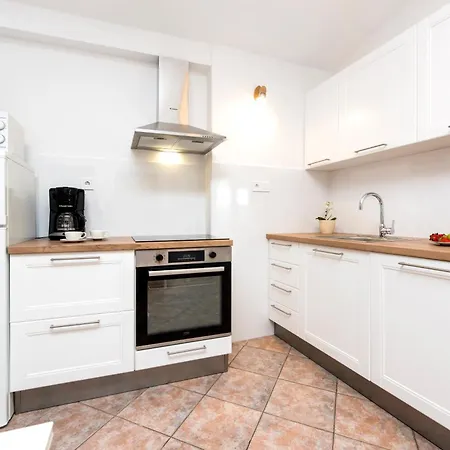 Charming House Nino With A Fenced Yard Apartment *